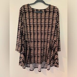 Black and taupe Alfani top. Size xl.